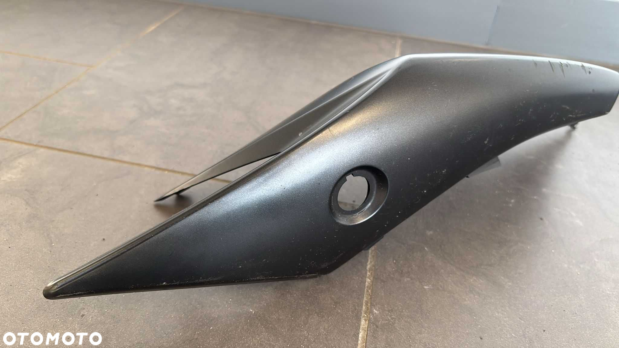 Ogon Owiewka Lewa Tył Suzuki GSXR 750 K8 K9. 2008-09 [670] - 3