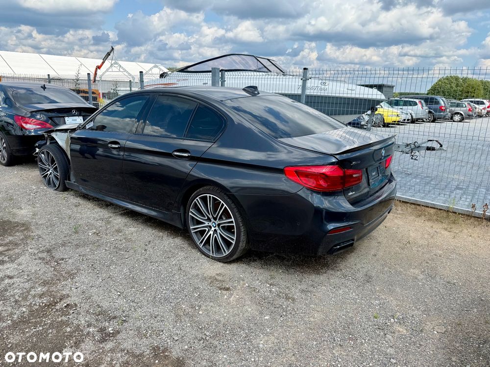 BMW Seria 5 M550i xDrive - 33