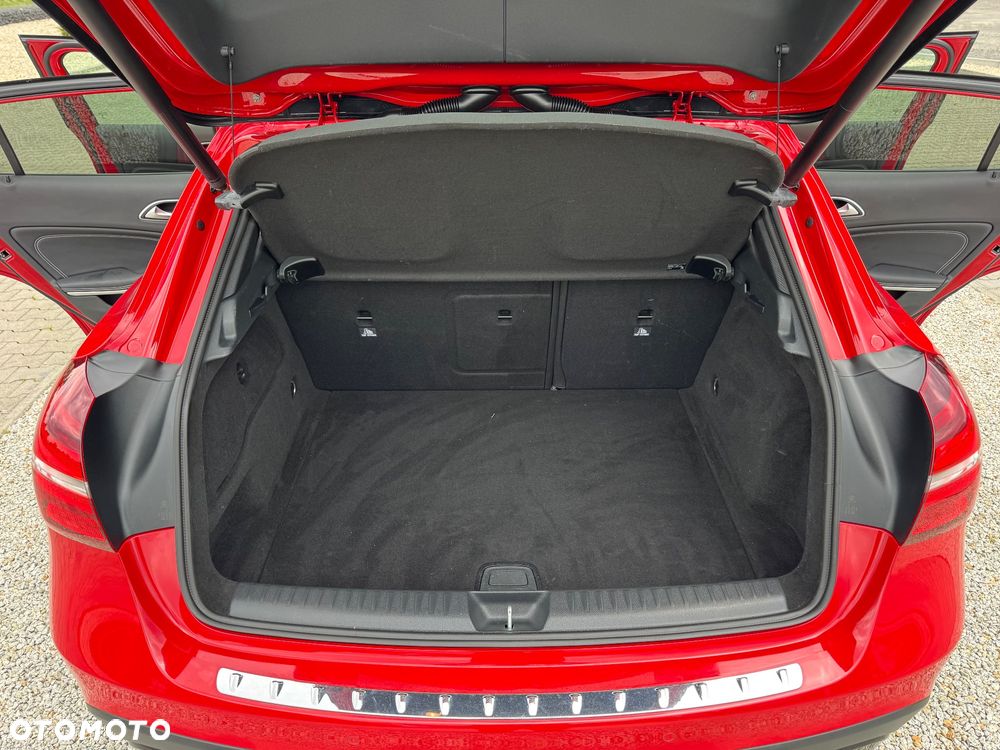 Mercedes-Benz GLA 180 Urban - 32
