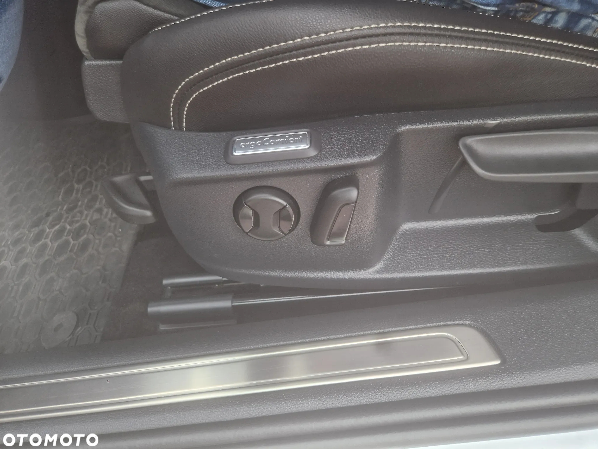 Volkswagen Passat 2.0 TDI 4Mot Elegance DSG - 24