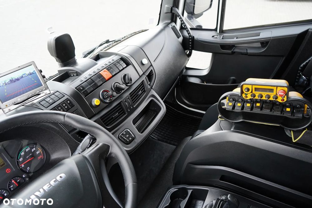 Iveco EUROCARGO / 180-250 / SKRZYNIOWY + HDS / HYVA HC - 153 / ROTATOR / PILOT - 15
