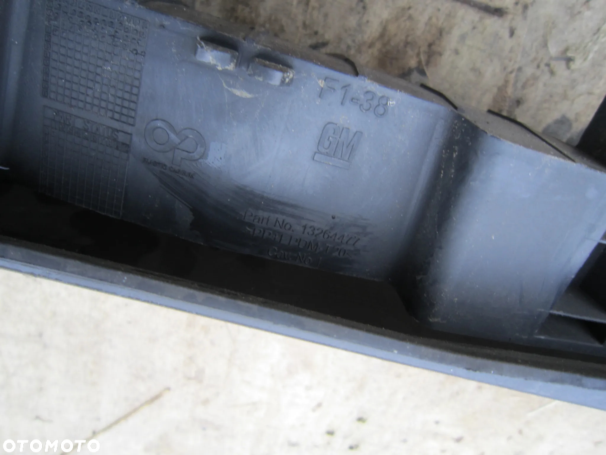 Ślizg wzmocnienie zderzaka przód Opel Astra J IV 13264477 - 2