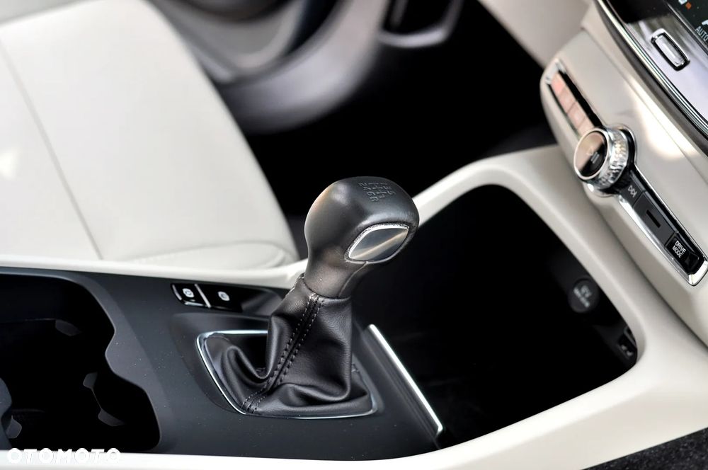 Volvo XC 40 T3 R-Design - 20