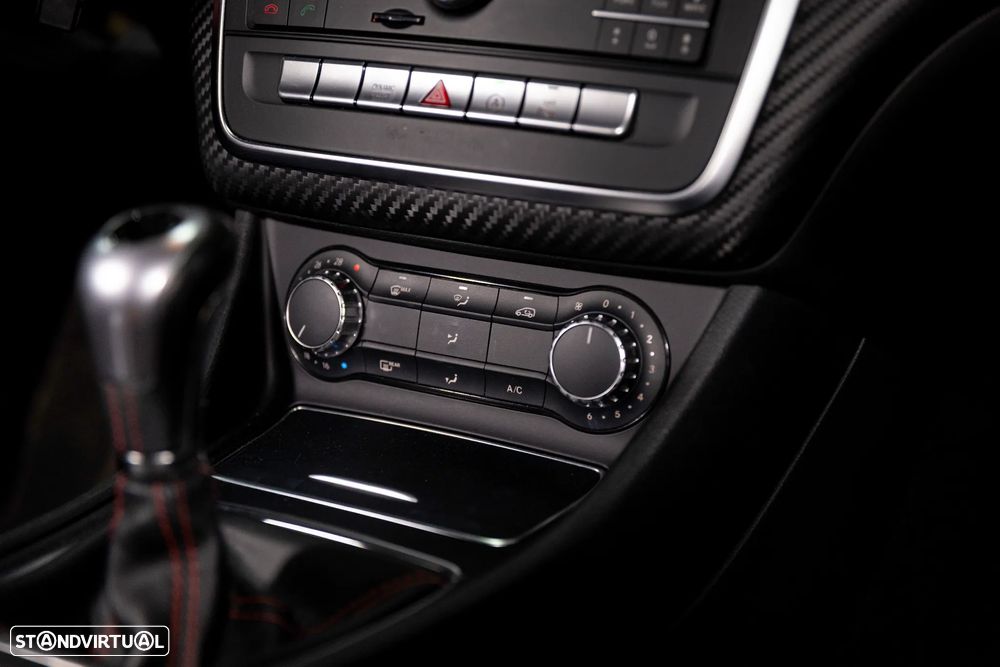 Mercedes-Benz A 180 AMG Line - 18