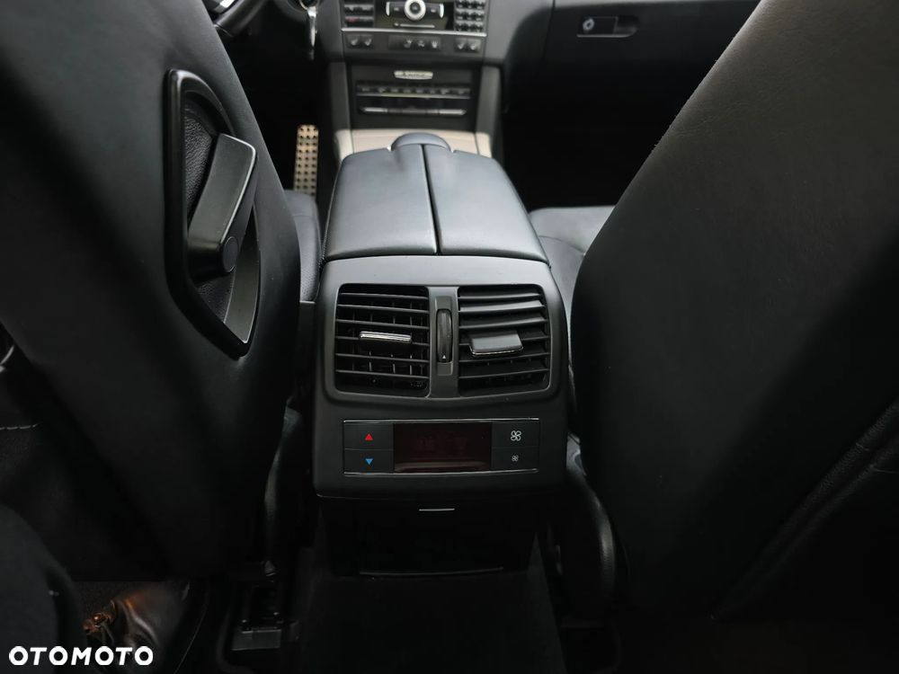 Mercedes-Benz Klasa E 350 CDI DPF 4Matic BlueEFFICIENCY 7G-TRONIC Avantgarde - 22