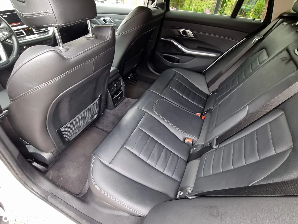 BMW Seria 3 320d xDrive Luxury Line sport - 17