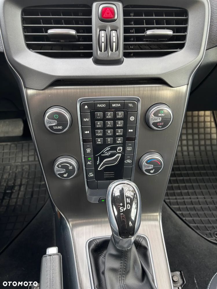 Volvo V40 D3 Geartronic Summum - 19