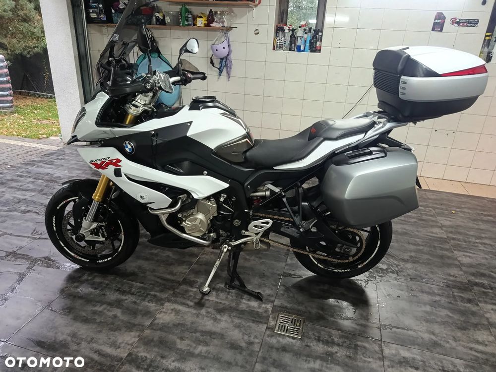 BMW XR - 18