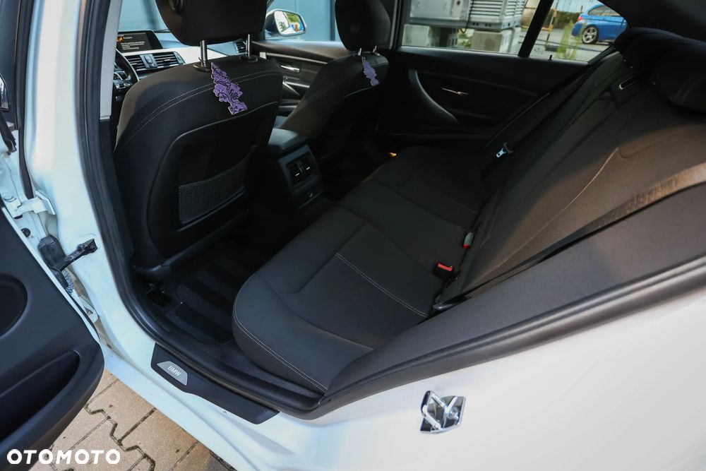 BMW Seria 3 320d Sport Line - 18