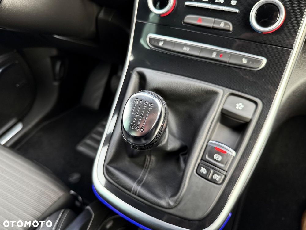 Renault Scenic ENERGY TCe 130 BOSE EDITION - 24