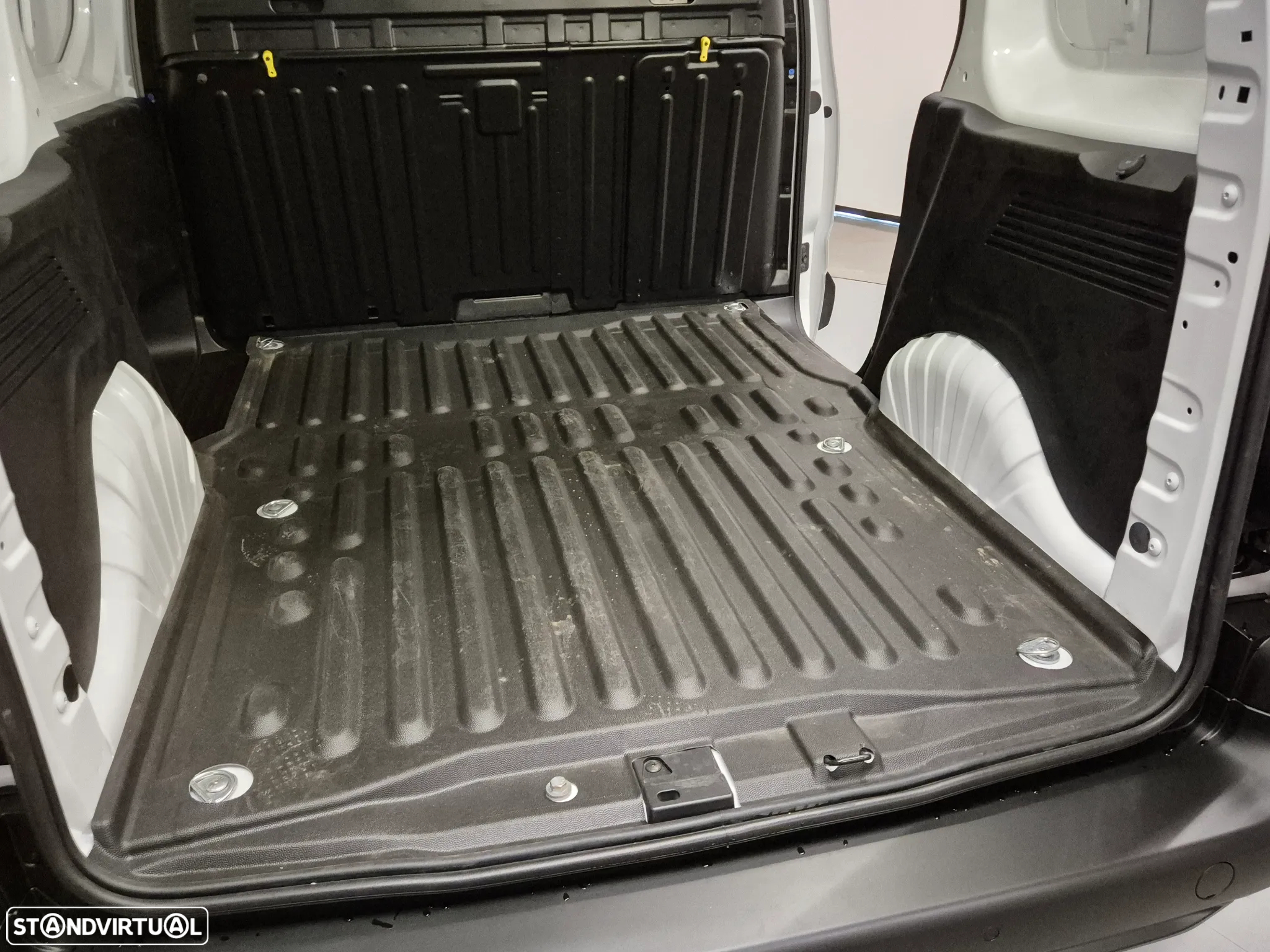 Citroën Berlingo 1.5 BlueHDI  (3 LUG) Caixa de 6 Vel. - 16