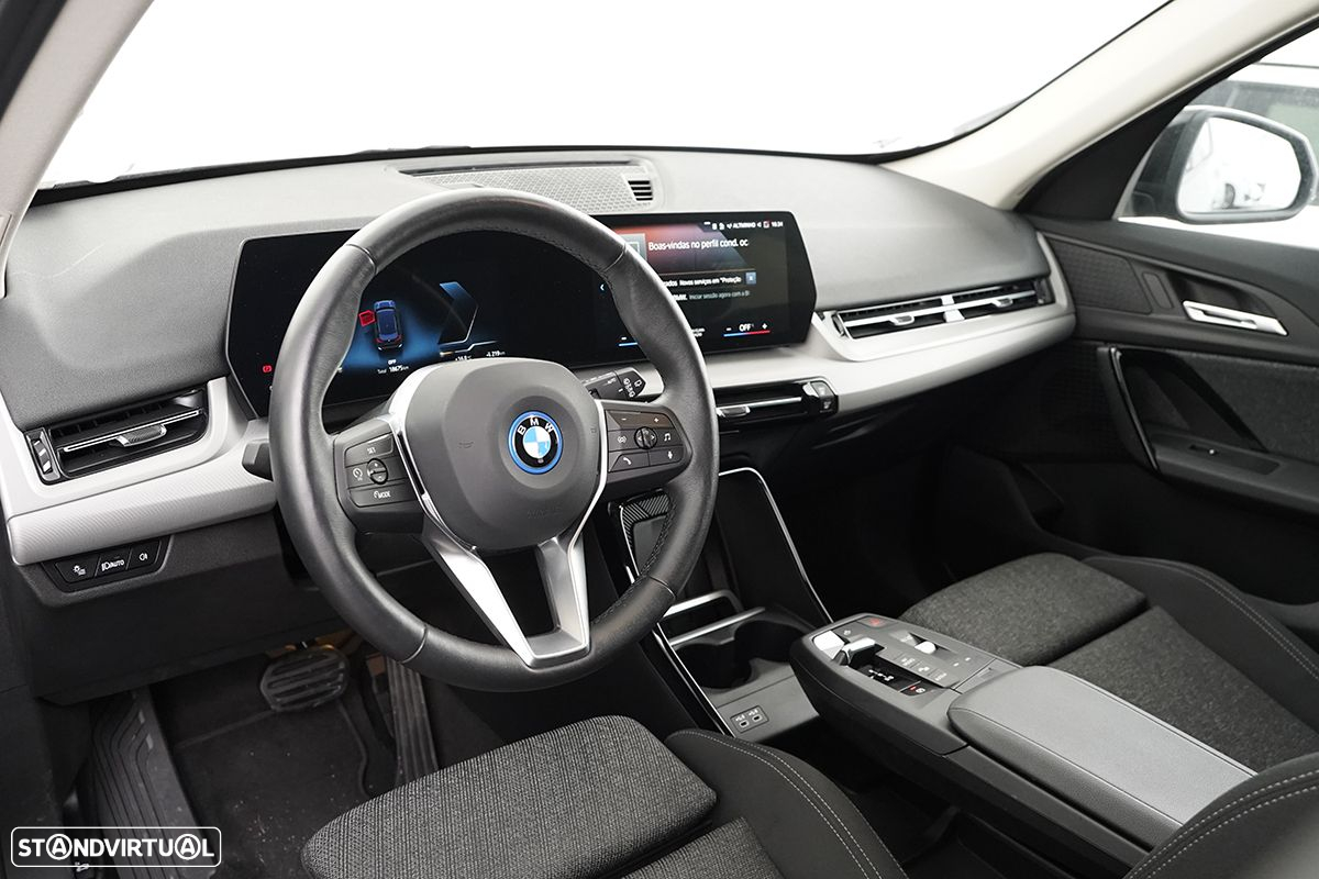 BMW iX1 xDrive30 - 11