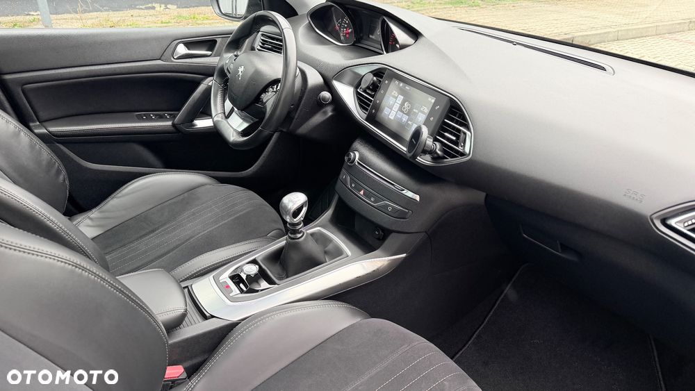 Peugeot 308 PureTech 130 GPF Black Edition - 11
