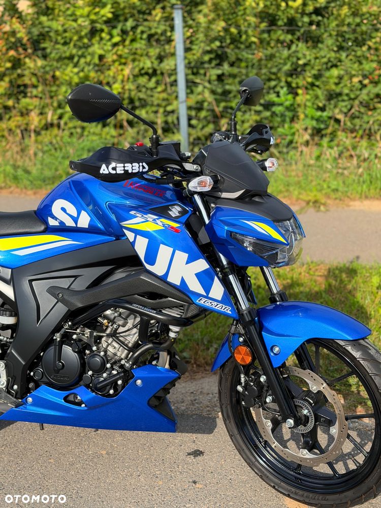 Suzuki GSX - 23