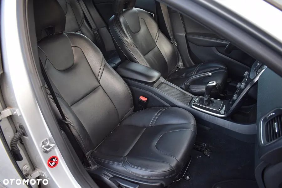 Volvo V40 D3 Momentum - 12