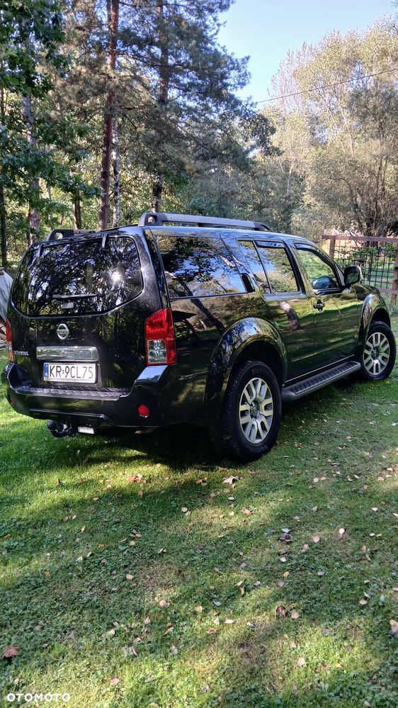 Nissan Pathfinder 2.5 D LE - 3