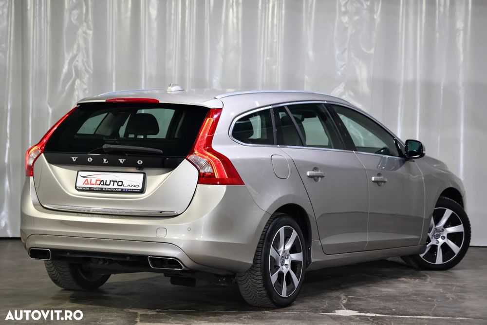 Volvo V60 D6 Plug-In-Hybrid AWD Geartronic Momentum - 2