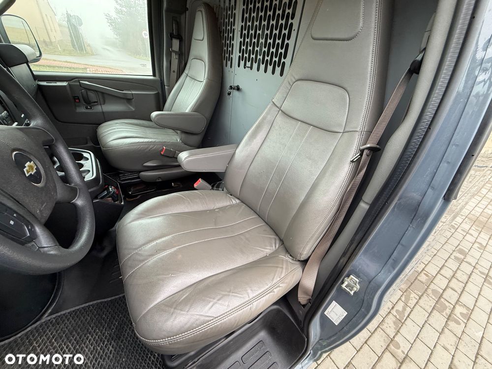 Chevrolet Express - 14