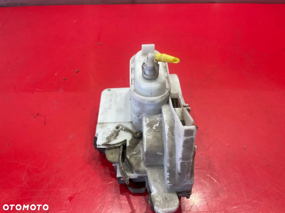 Volkswagen POLO 6N OE 1H4862153 zamek drzwi lewy tył - 2