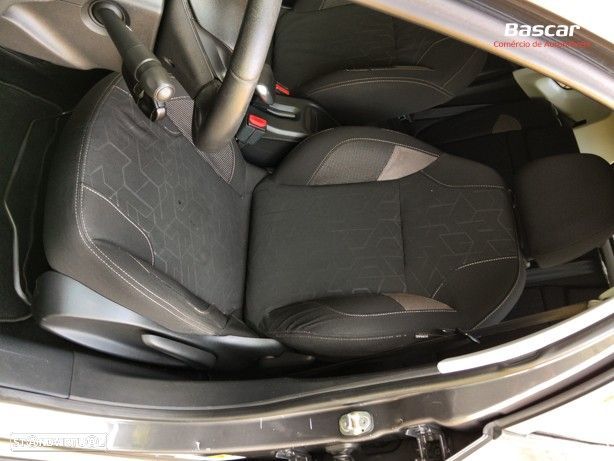 Peugeot 2008 1.6 e-HDi Allure - 15