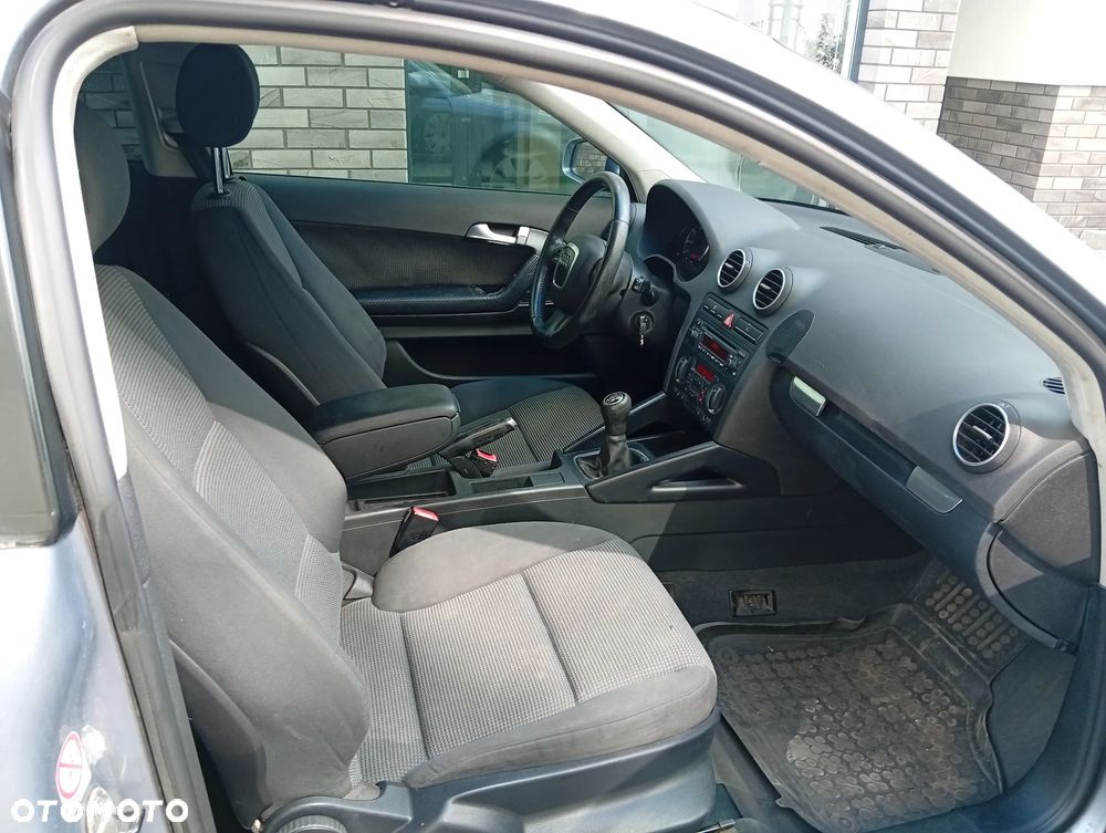 Audi A3 3-drzwiowe 2.0 FSI Ambiente - 8