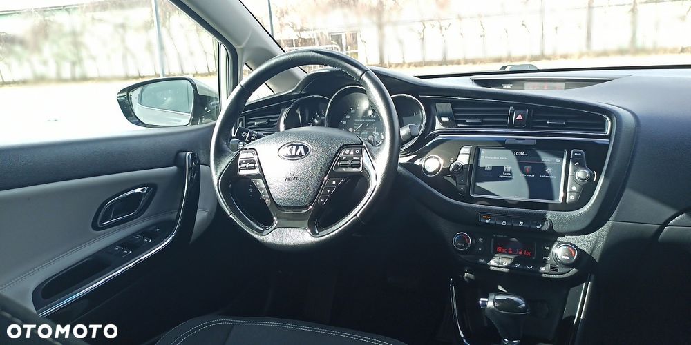 Kia Ceed 1.6 CRDi 136 DCT ISG Platinum Edition - 32