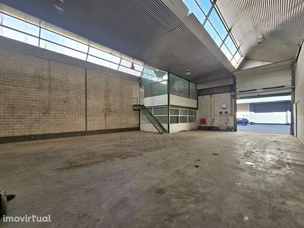 Armazém Industrial com 525 m², Pé-Direito de 7 m, com Escritório | ... - Grande imagem: 2/12