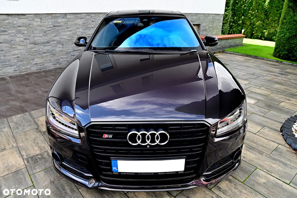 Audi S8 - 2