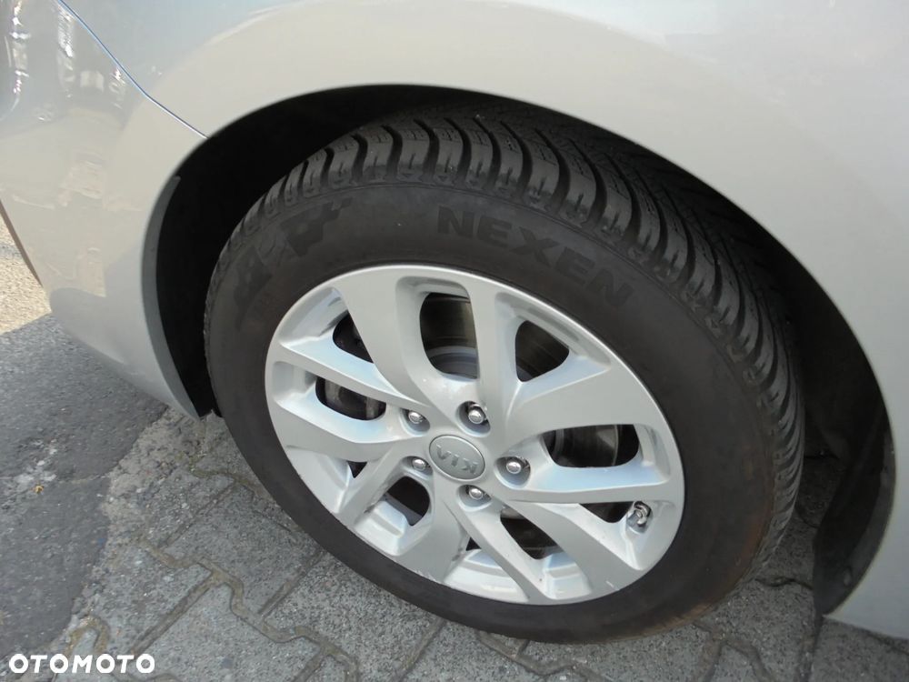 Kia Carens 1.6 GDI L 7os - 18