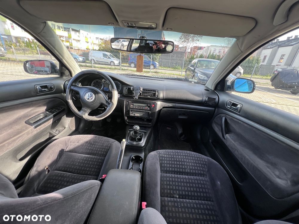 Volkswagen Passat 1.9 TDI Highline - 9