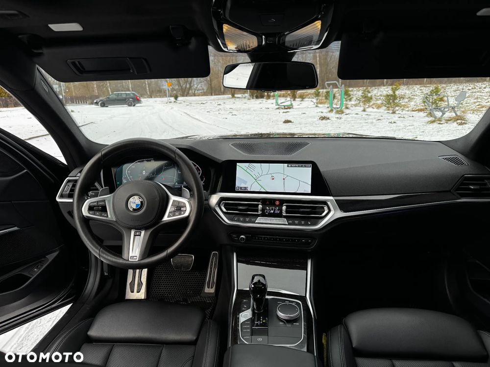 BMW Seria 3 330i xDrive M Sport - 9