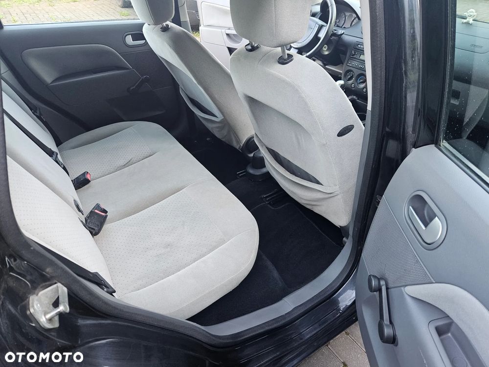 Ford Fiesta 1.3 Ghia - 10