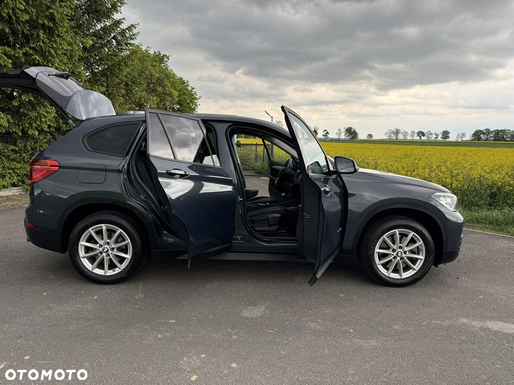 BMW X1 xDrive20i Advantage - 23