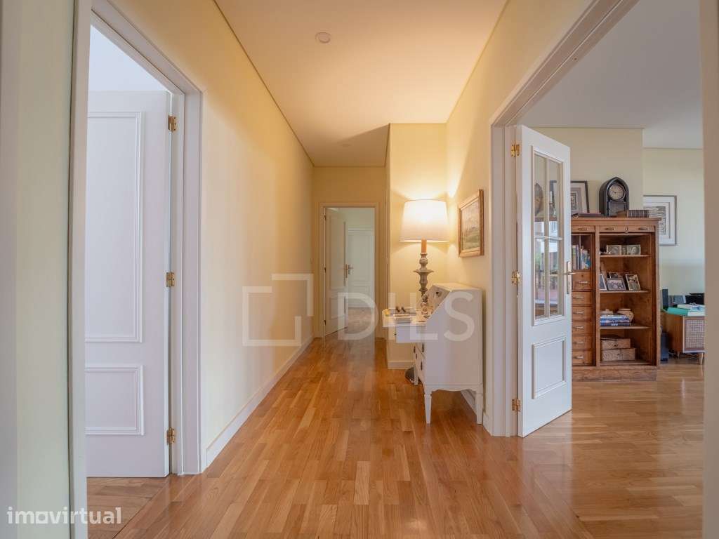 Apartamento T4+1 com Vista Mar e Terraço nos Pinhais da Foz - Grande imagem: 4/45