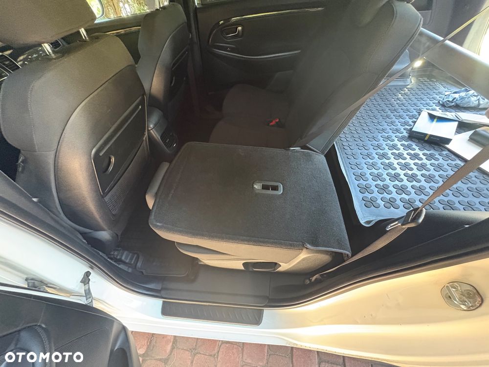 Kia Carens 1.7 CRDi XL - 9