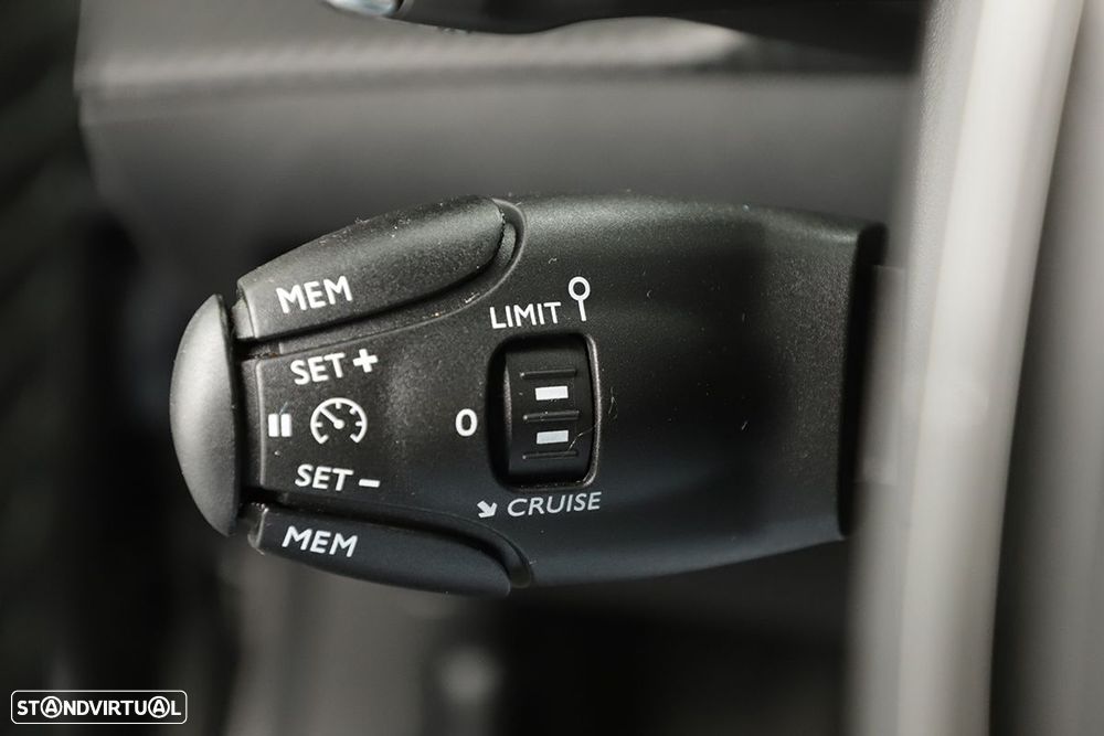 Peugeot 2008 1.2 PureTech Allure EAT8 - 18