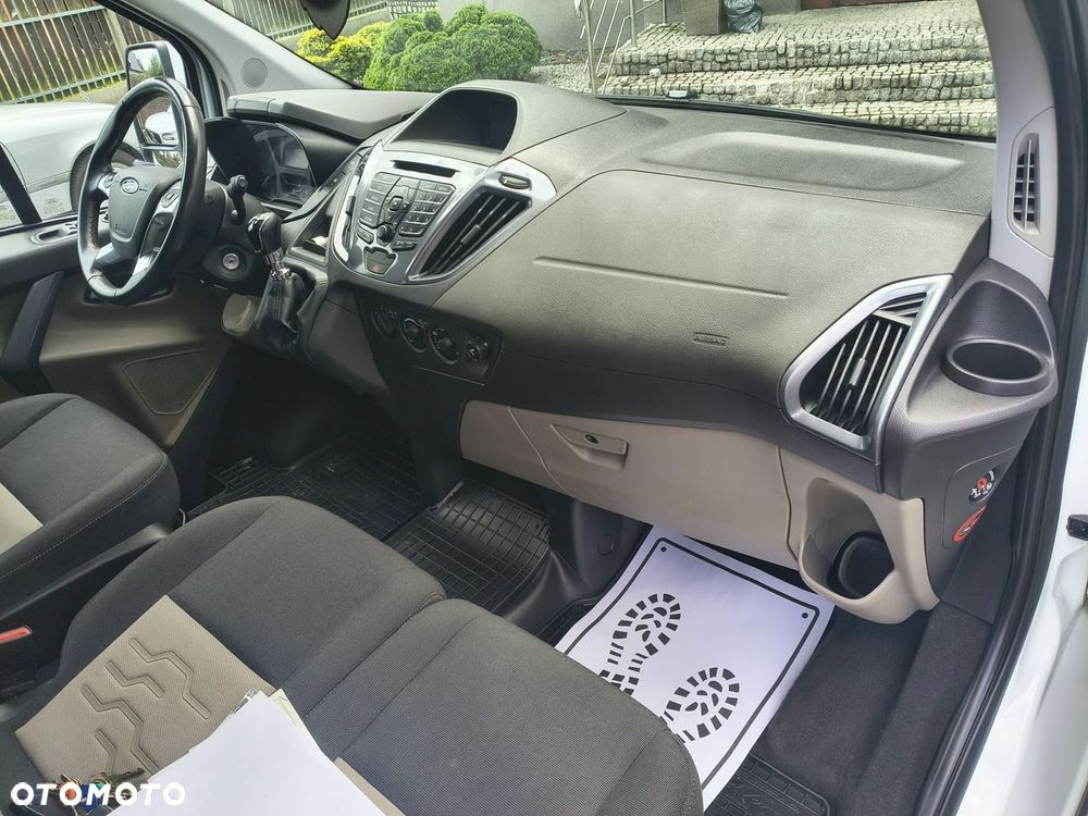 Ford Tourneo Custom - 10