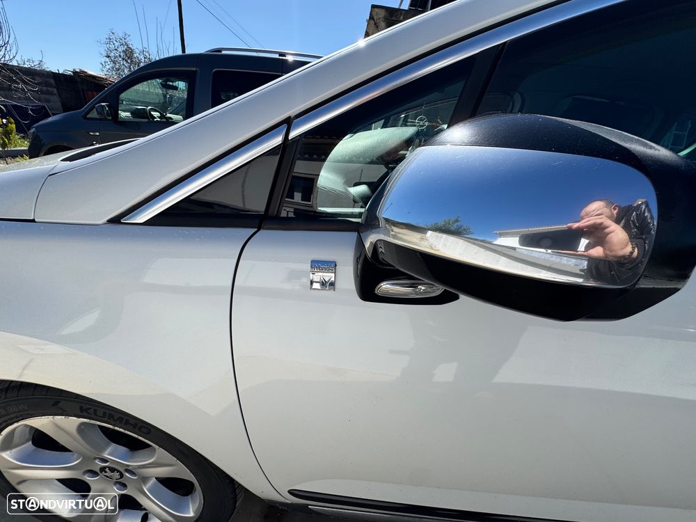 Peugeot 3008 2.0 HDi Hybrid4 - 16