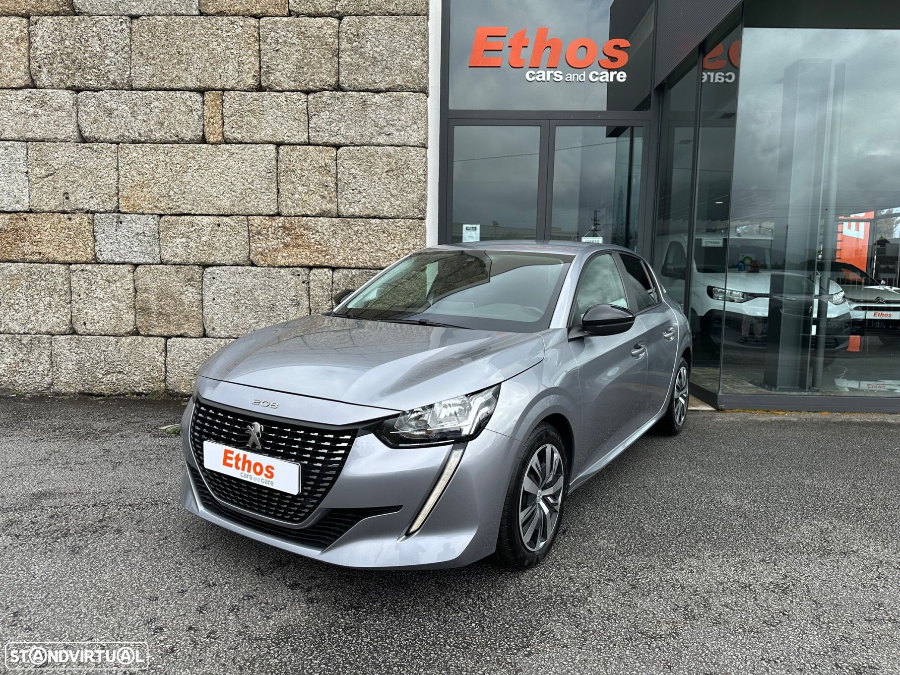 Peugeot 208 - 1