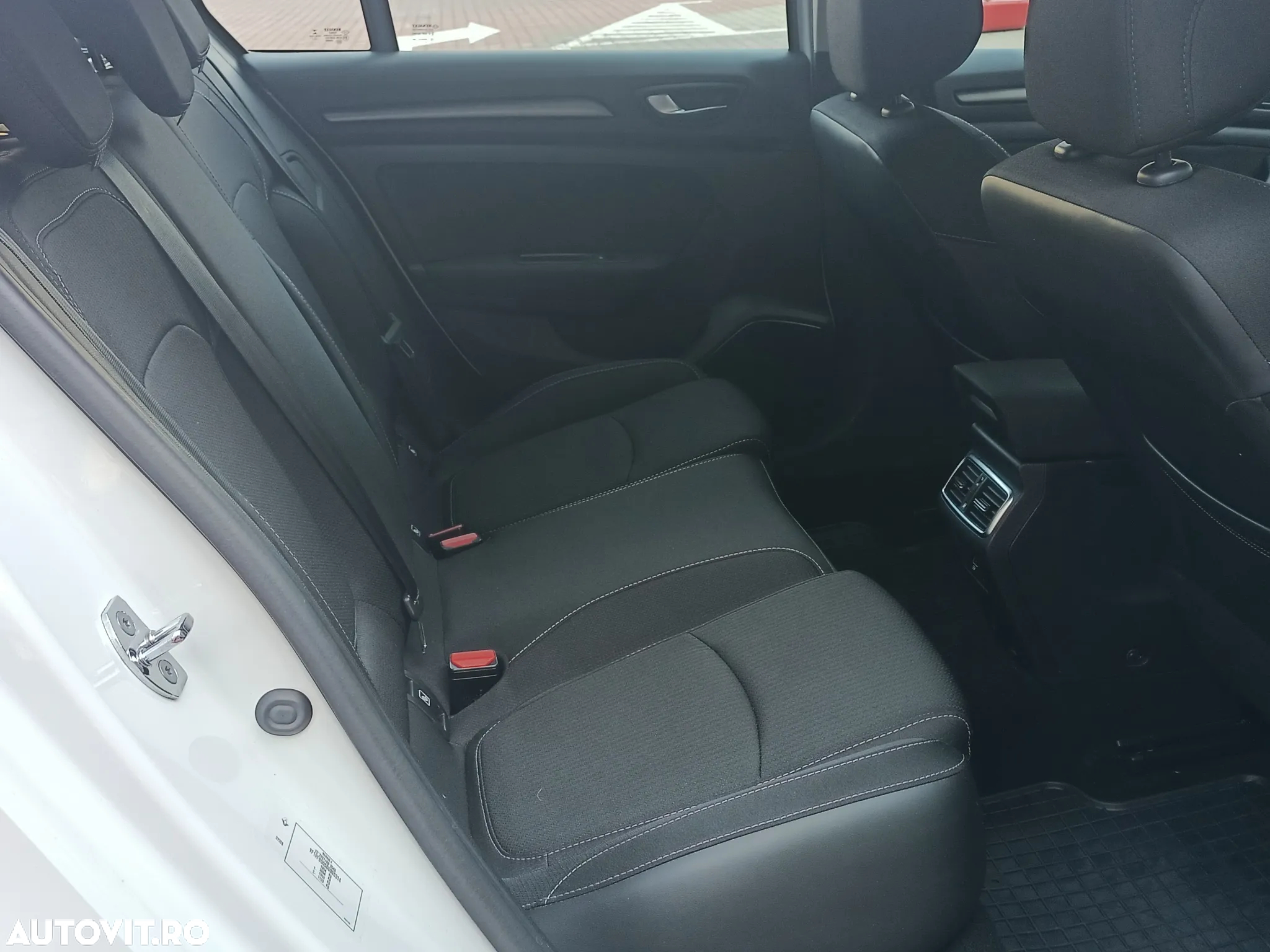 Renault Megane BLUE dCi 115 BUSINESS EDITION - 13
