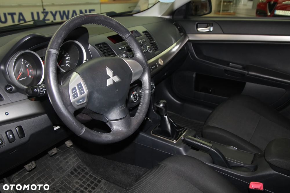 Mitsubishi Lancer 1.6 Invite - 11