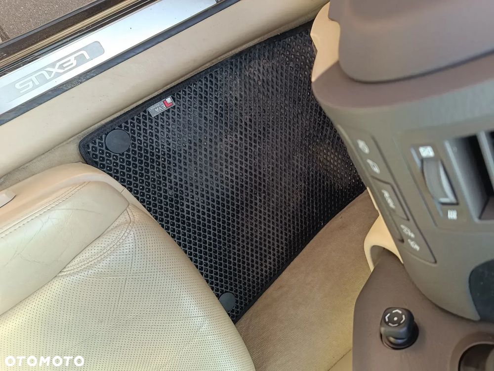 Lexus GS 300 Prestige + - 8