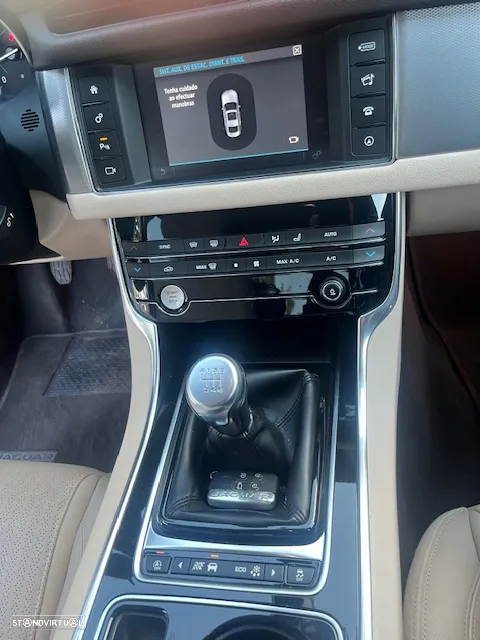Jaguar XF 2.0 D Prestige - 13