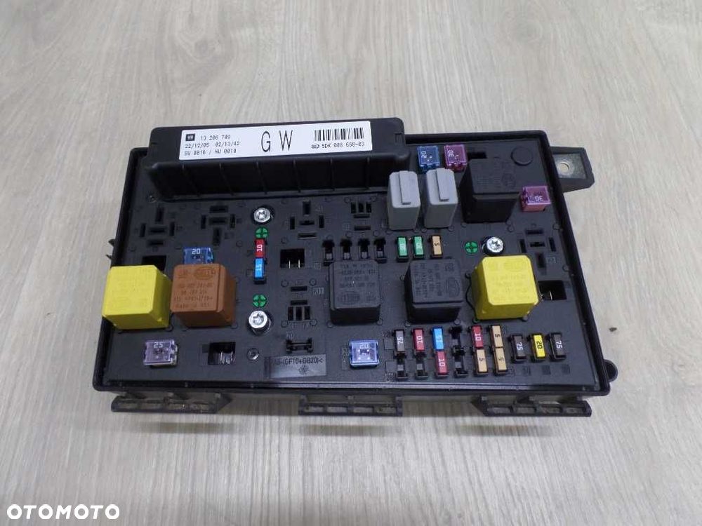 OPEL ASTRA H ZAFIRA B SKRZYNKA BEZPIECZNIKOW BSI 13206749 GW 5DK008668-03 - 1