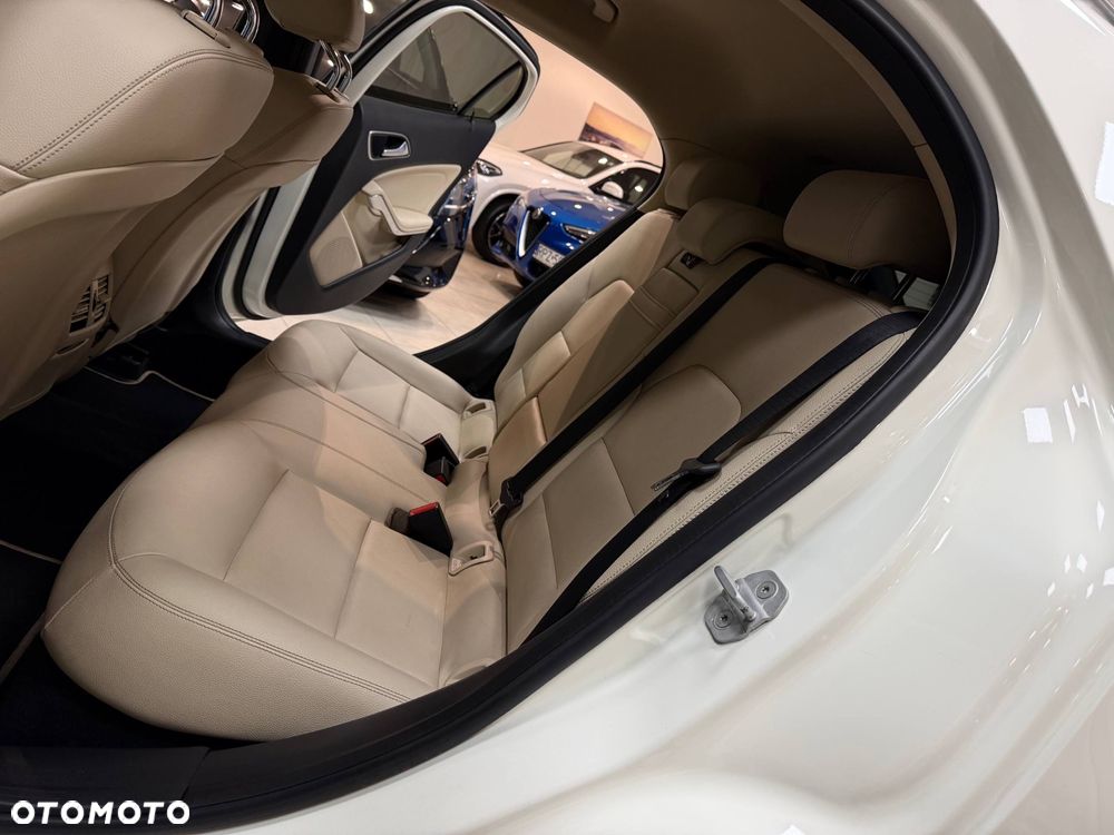 Mercedes-Benz GLA 250 7G-DCT SCORE - 32