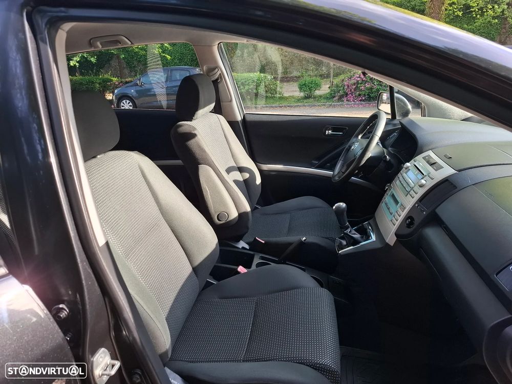 Toyota Corolla Verso 2.2 D-4D Sol - 12