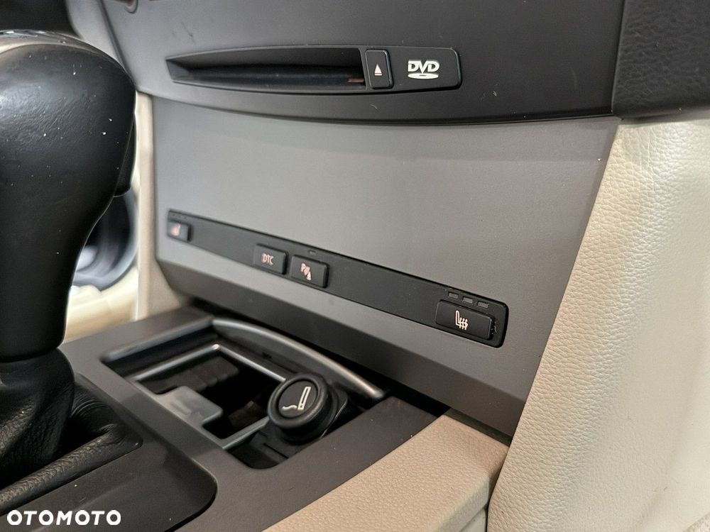 BMW Seria 5 525i Touring - 26