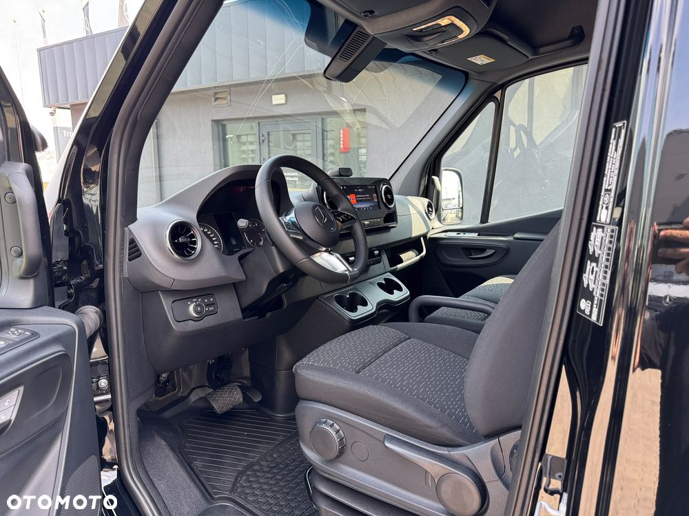 Mercedes-Benz Sprinter - 13