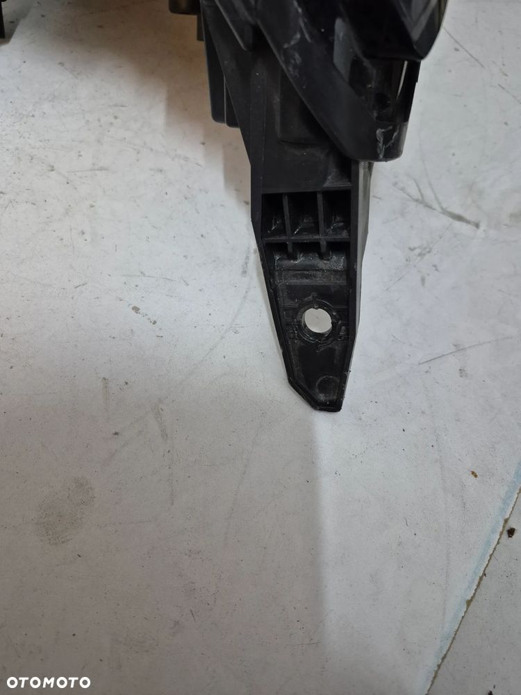 Ford Courier MK3 lampa prawa R2X6-13E014-AE - 7
