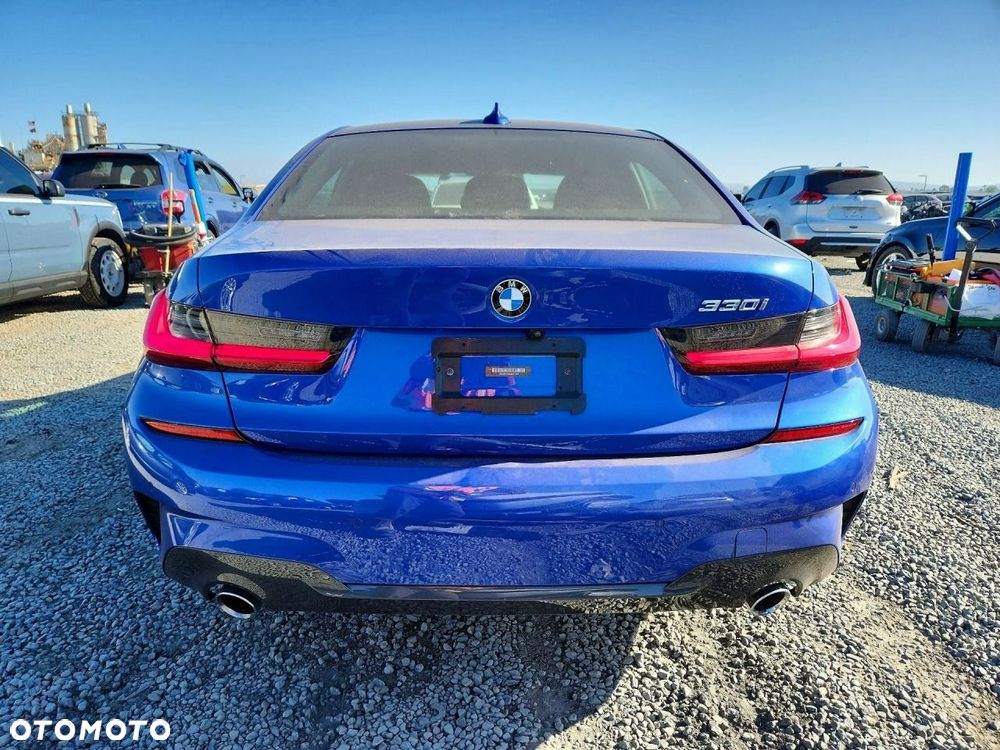 BMW Seria 3 330i M Sport - 6